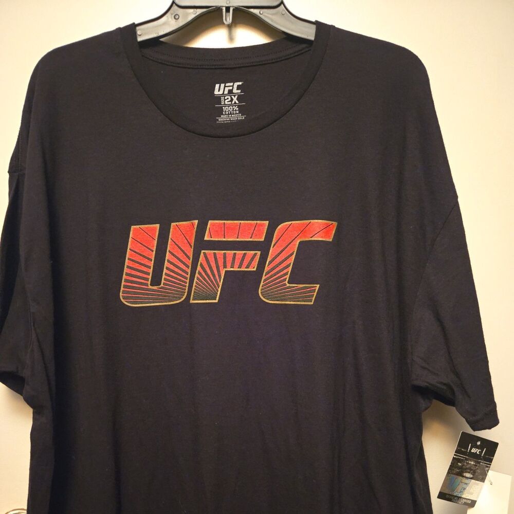 UFC Ultimate Fighting Championship Graphic T-Shirt  Red letters Mens 2X 2XL New